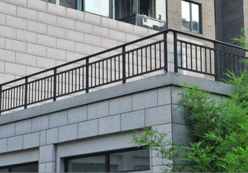 铝合金阳台护栏优点是什么