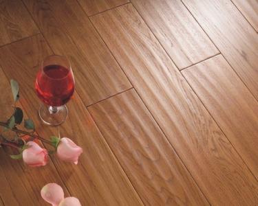 木地板的保养方法_地板保养翻新_地板保养精油品牌
