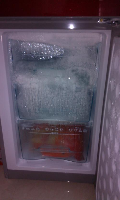 lg冰箱冷藏室结冰图片