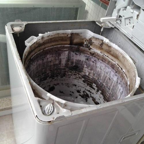 洗衣机漏油污染衣服图片
