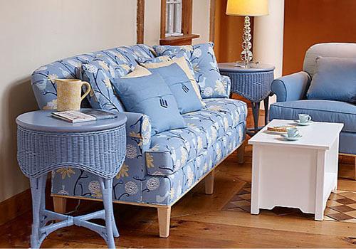 蓝色沙发与沙发垫搭配技巧